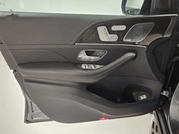 Mercedes-Benz GLS 400 d 4MATIC – Image 16
