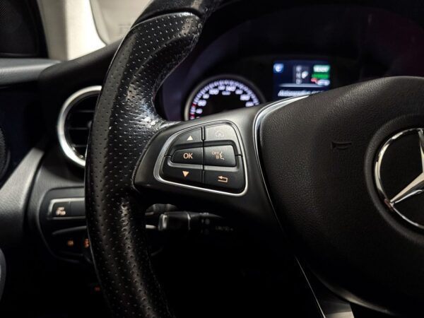 Mercedes-Benz GLC 350e 4MATIC – Image 29