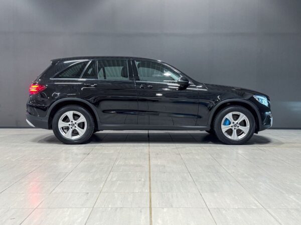 Mercedes-Benz GLC 350e 4MATIC – Image 9