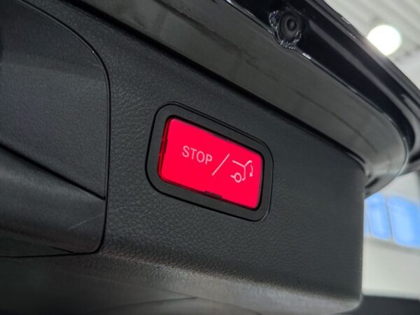 Mercedes-Benz GLC 350e 4MATIC – Image 14