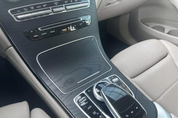 Mercedes-Benz GLC 350e – Image 12