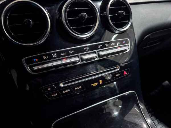 Mercedes-Benz GLC 350e 4MATIC – Image 36