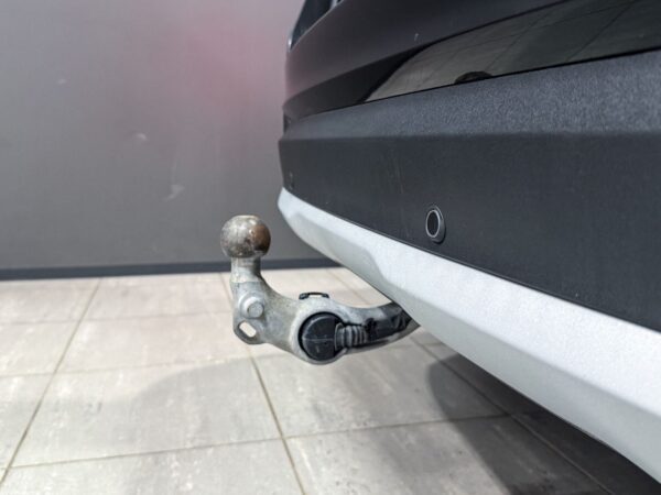 Mercedes-Benz GLC 350e 4MATIC – Image 11