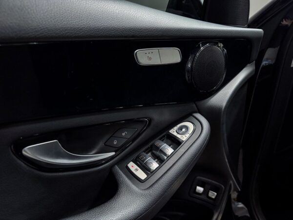 Mercedes-Benz GLC 350e 4MATIC – Image 19