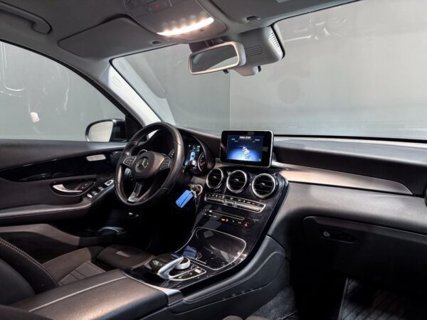 Mercedes-Benz GLC 350e 4MATIC – Image 17