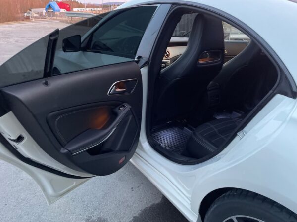 Mercedes-Benz CLA 180 – Image 31