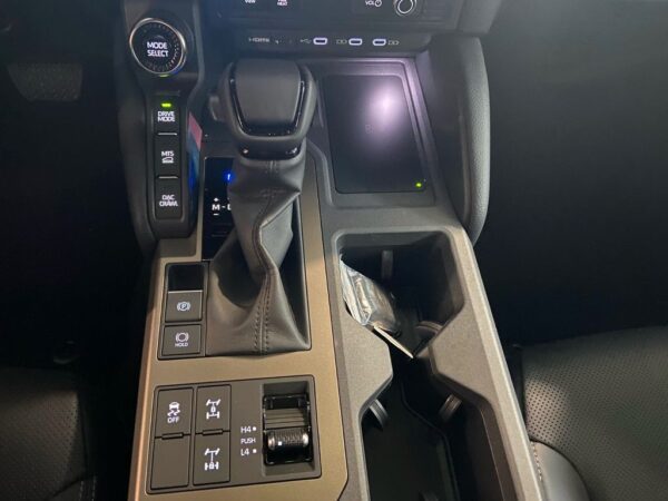 Toyota Land Cruiser 250(Prado) Executive – Image 16