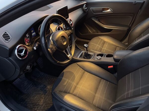 Mercedes-Benz CLA 180 – Image 23