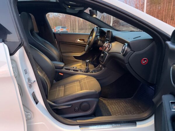 Mercedes-Benz CLA 180 – Image 40