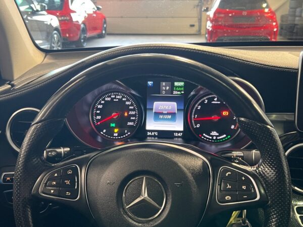Mercedes-Benz GLC 350 E – Image 47