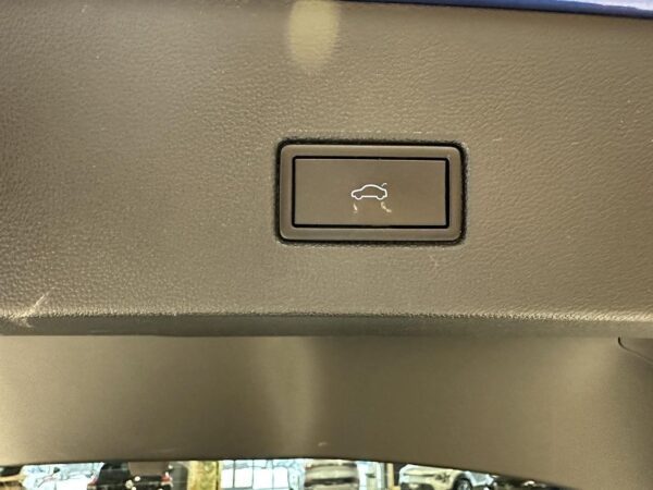 Volkswagen T-Roc 2.0 TSI – Image 22
