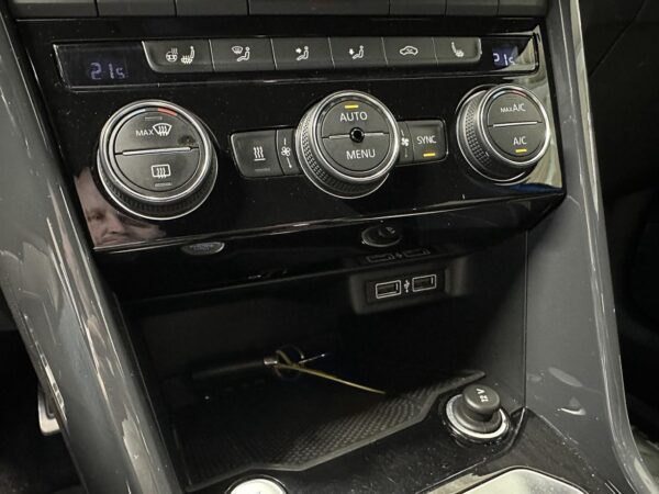 Volkswagen T-Roc 2.0 TSI – Image 15