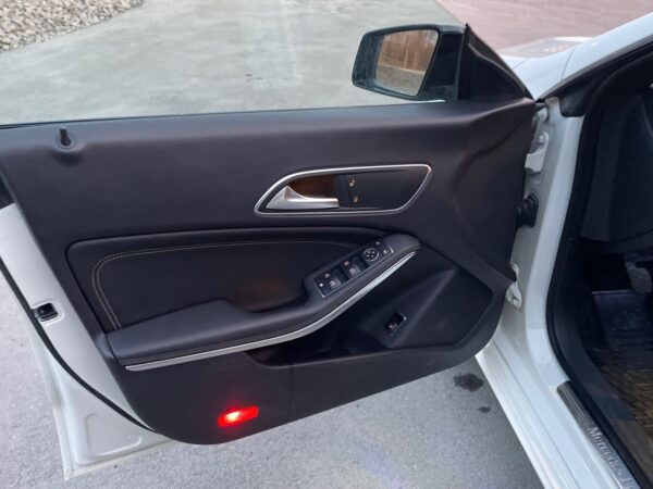 Mercedes-Benz CLA 180 – Image 22