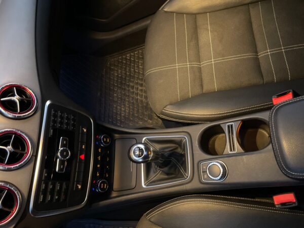 Mercedes-Benz CLA 180 – Image 28