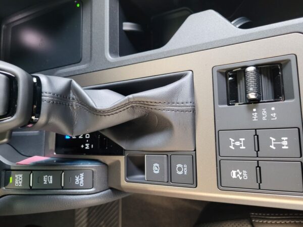 Toyota Land Cruiser 250(Prado) Executive – Image 15