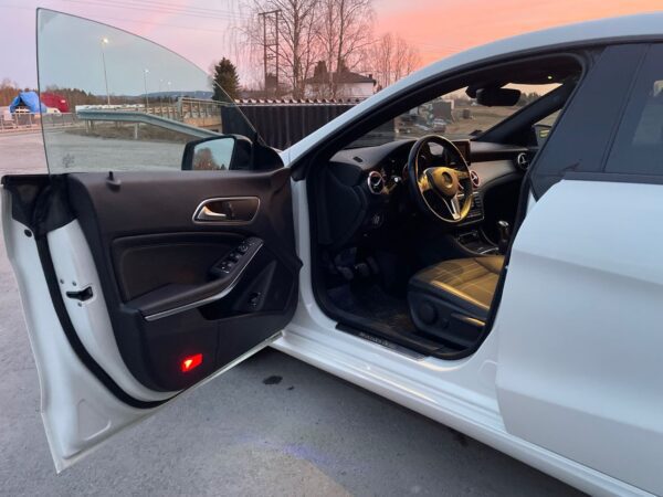Mercedes-Benz CLA 180 – Image 21