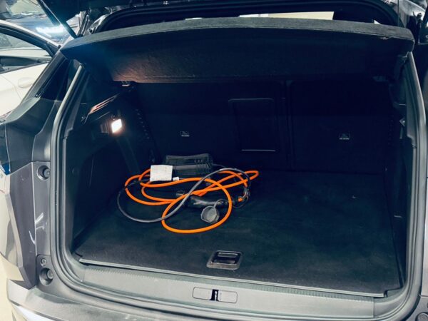 Modèle 2021 Peugoet 3008 avec 4x4 / Hybride et automatique – Image 4