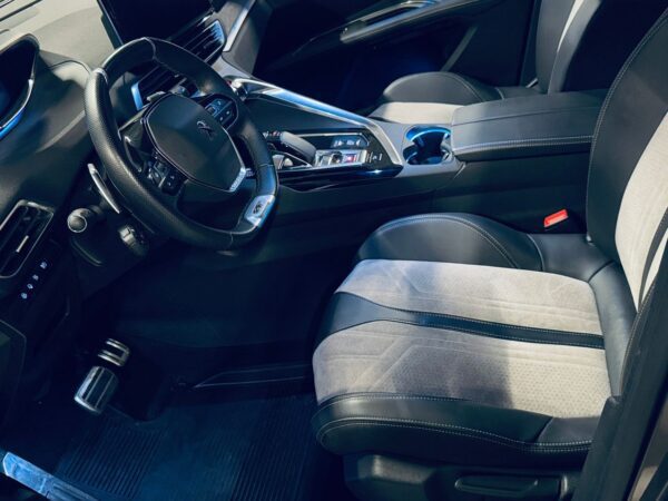 Modèle 2021 Peugoet 3008 avec 4x4 / Hybride et automatique – Image 7