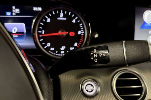 Mercedes-Benz E 220d 194ch AMG Line – Image 21