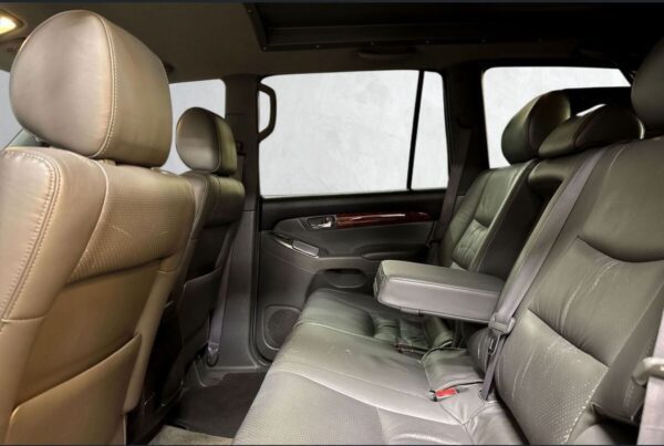 Toyota Land Cruiser – Image 9