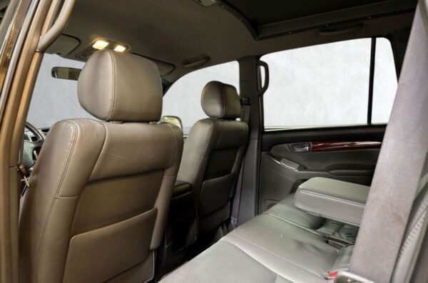 Toyota Land Cruiser – Image 11
