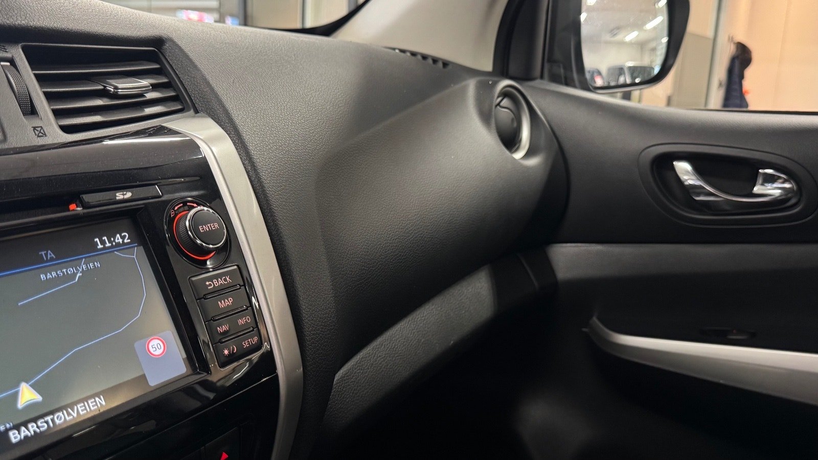 Nissan Navara 2019 – Image 28