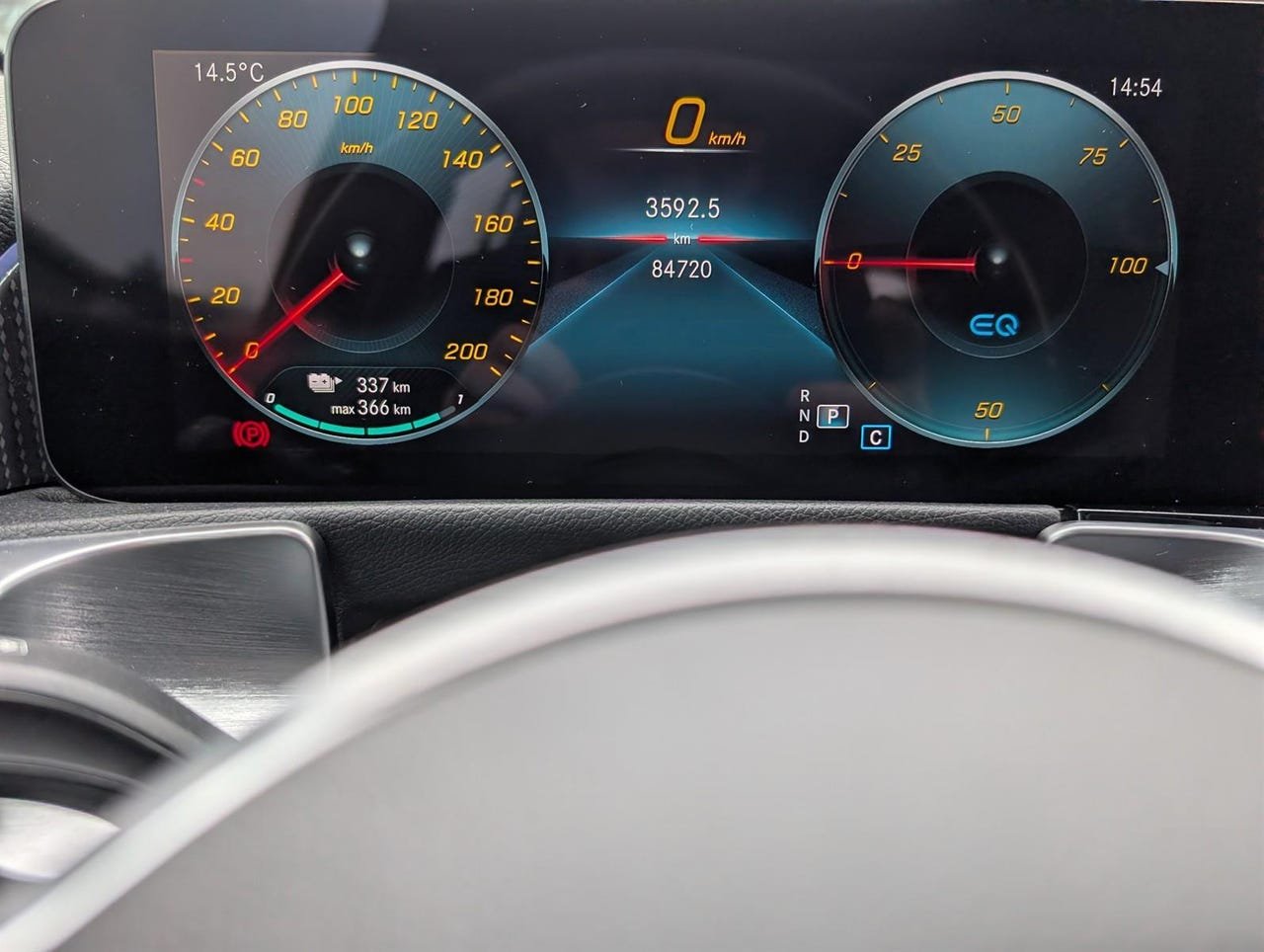 Mercedes-Benz EQB300 – Image 17