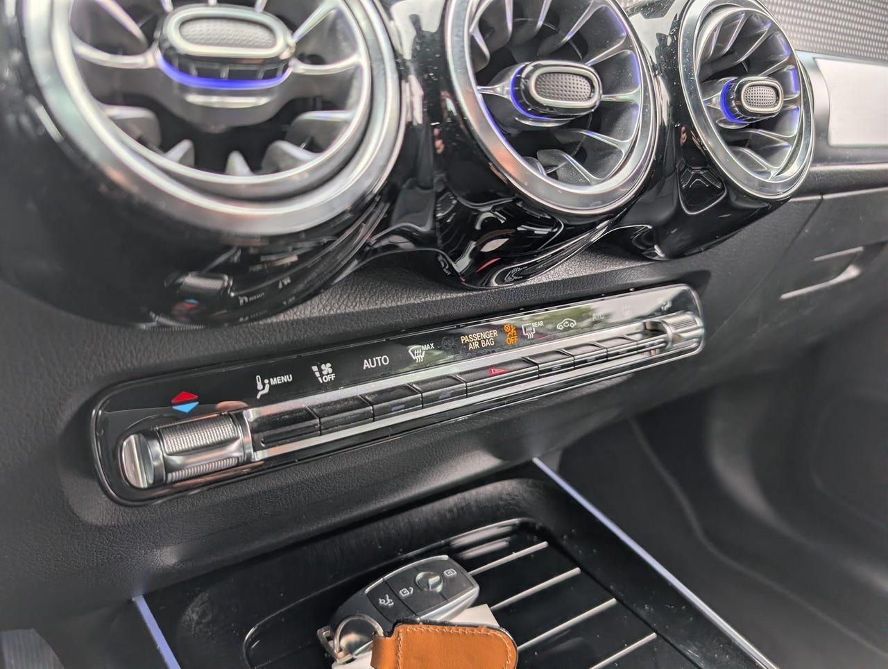 Mercedes-Benz EQB300 – Image 19